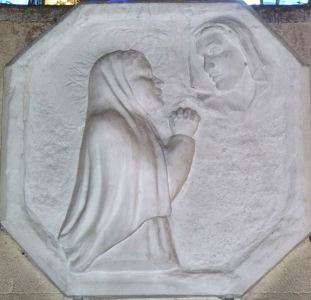 Bernadette et la Vierge, sculpture de Madame Pougnaud